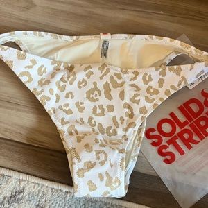 Solid and striped white gold leopard bottoms size M